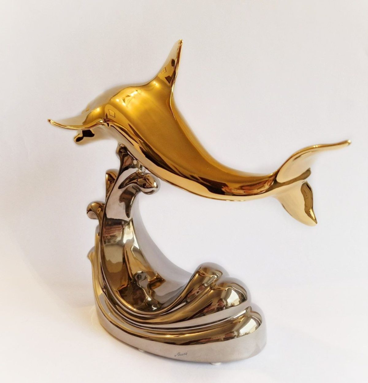 Dolphin on wave - Image 2